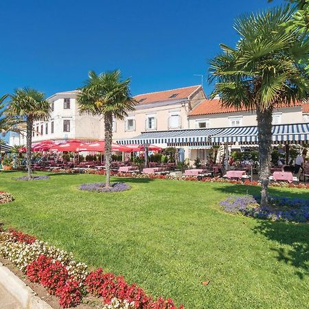 Awesome Apartment In Sveti Filip I Jakov W/ 1 Bedrooms מראה חיצוני תמונה