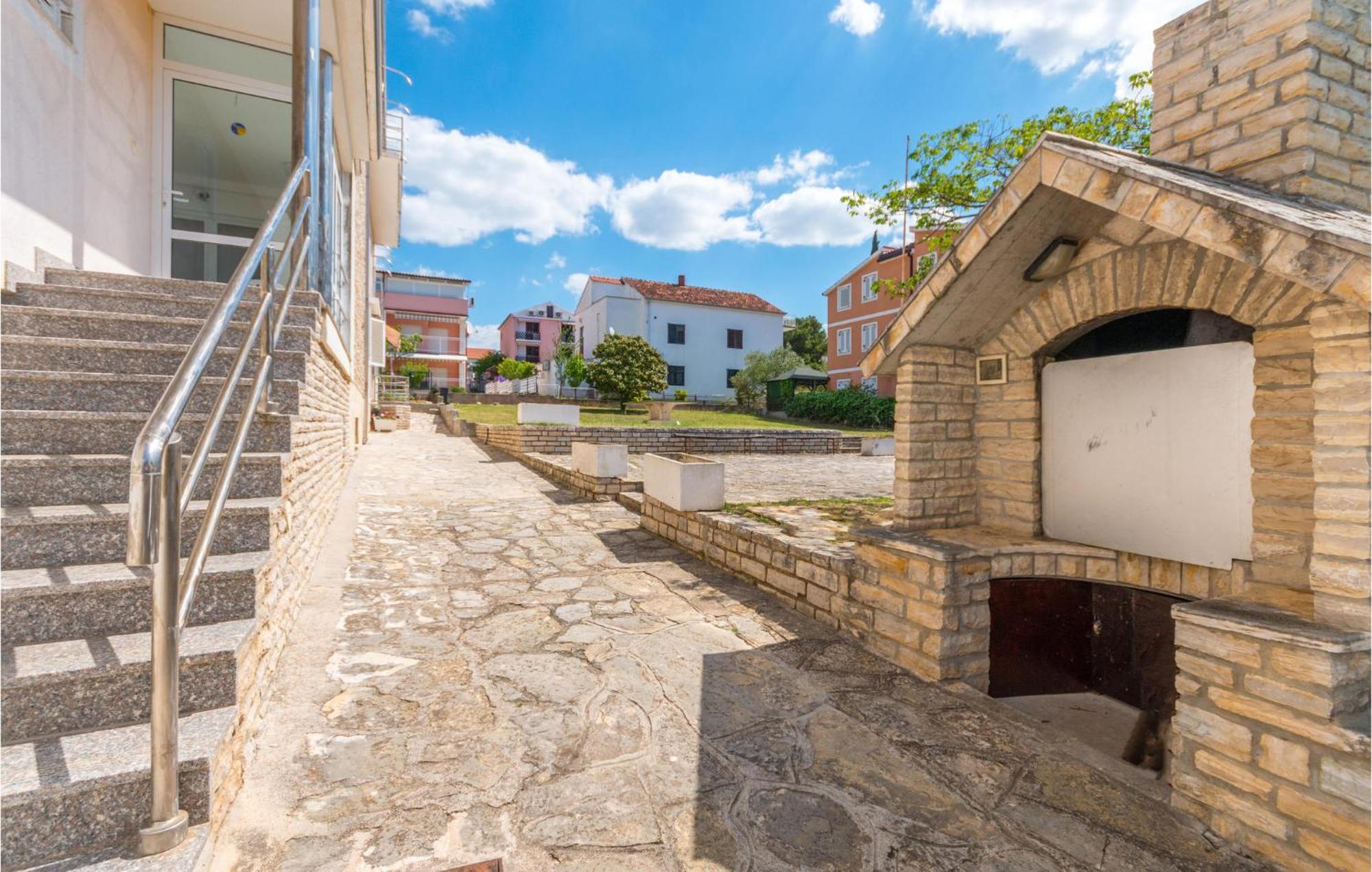Awesome Apartment In Sveti Filip I Jakov W/ 1 Bedrooms מראה חיצוני תמונה
