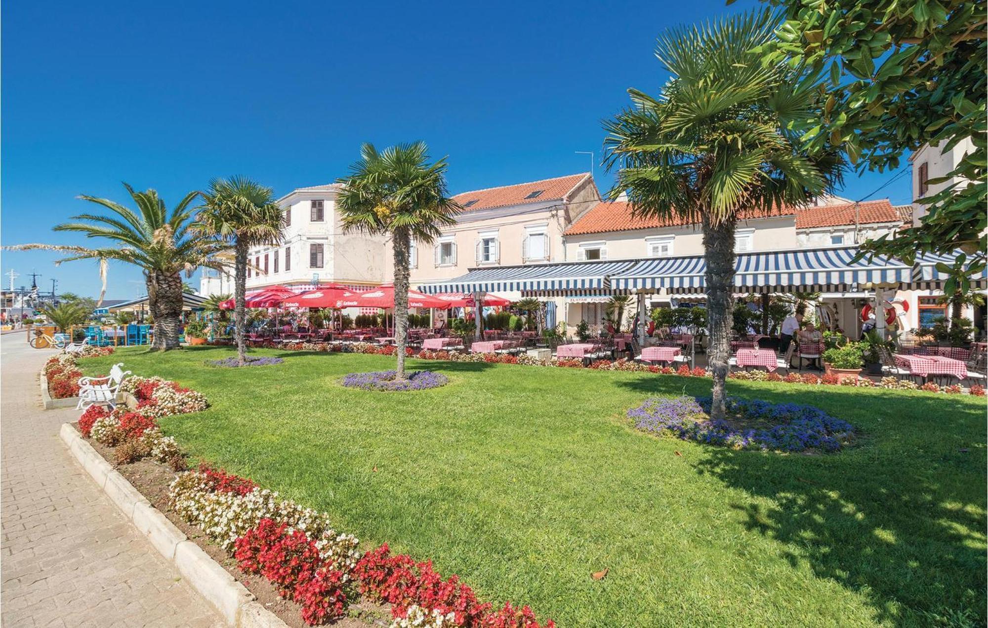 Awesome Apartment In Sveti Filip I Jakov W/ 1 Bedrooms מראה חיצוני תמונה